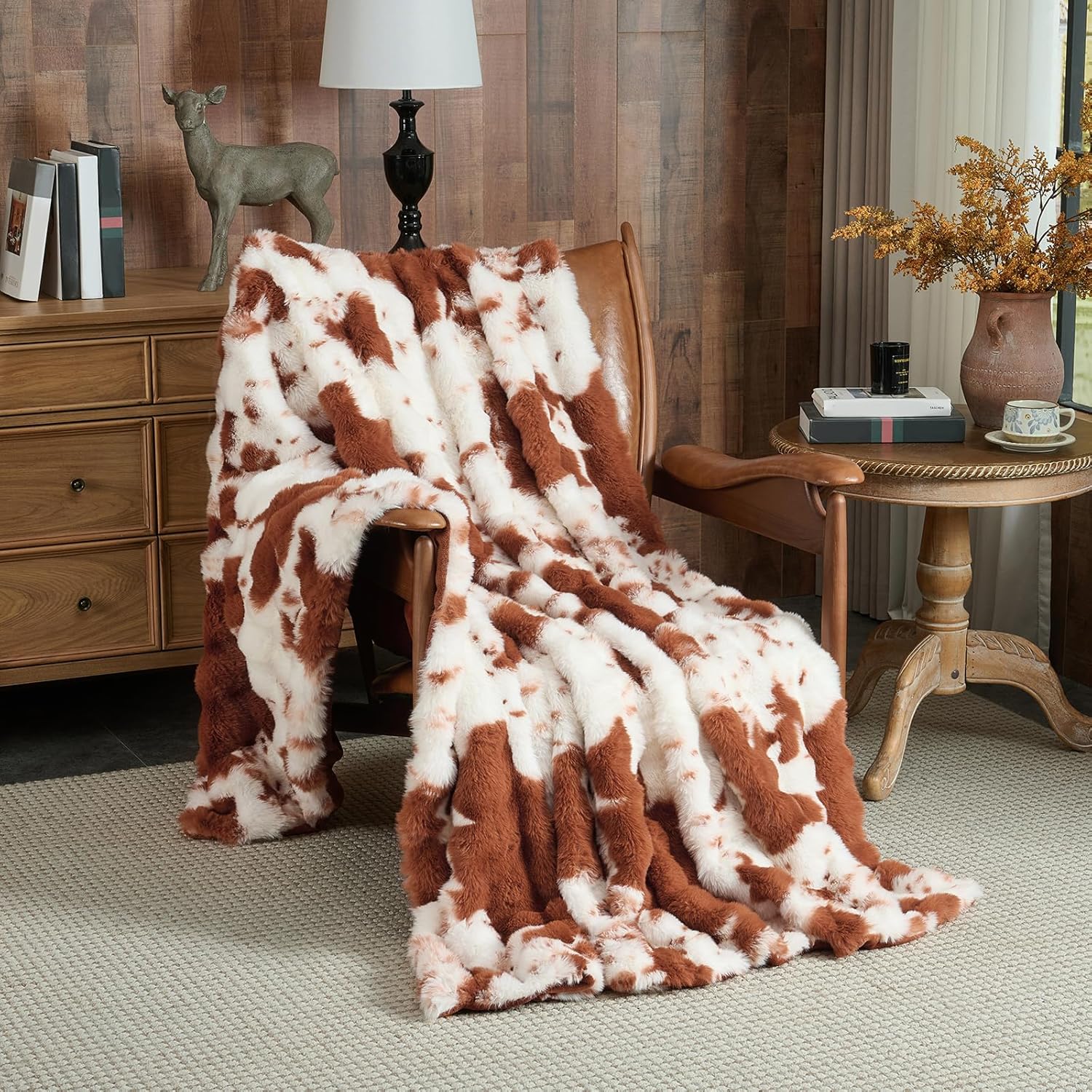 Detalle de Lotus Karen Faux Fur Throw Blanket, 90 x 90 Inches, Light Brown Cow Print