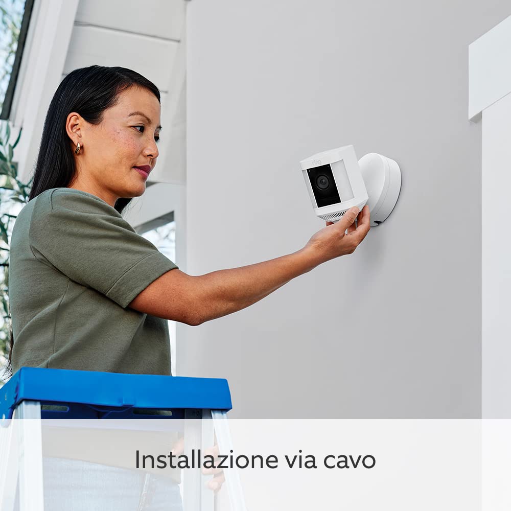 Detalle de Ring Videocamera Plus con faretti plug-in (Spotlight Cam Plus) – sorveglianza esterna HD 1080p con audio bidirezionale, 2 telecamere