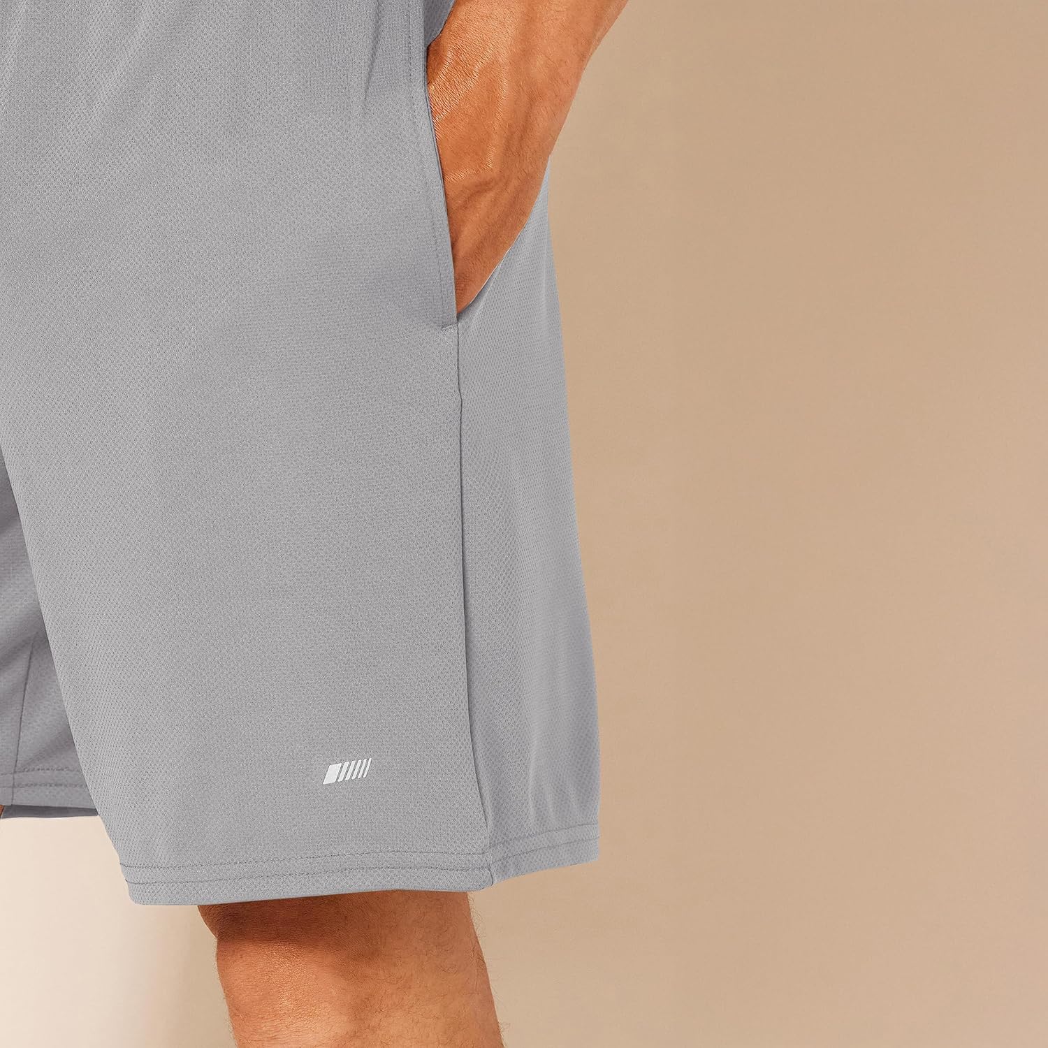 Thumbnail 3 de Amazon Essentials Men’s Athletic Basketball Gym Performance Tech Loose-Fit Training Shorts (Pack of 2)