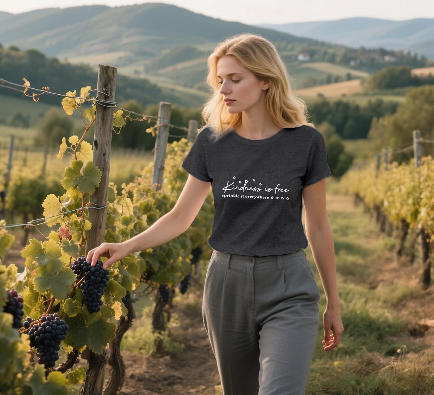 Detalle de Qskall Be Kind T Shirt – Kindness is Free Inspirational Tee