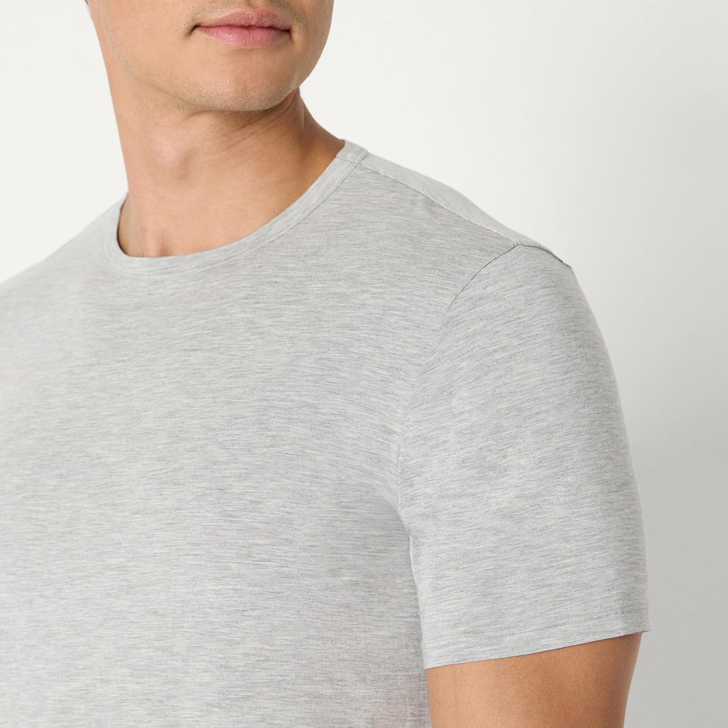 Thumbnail 3 de Amazon Essentials Herren Kurzärmeliges Unterhemd aus superweichem Modal (Slim Fit)