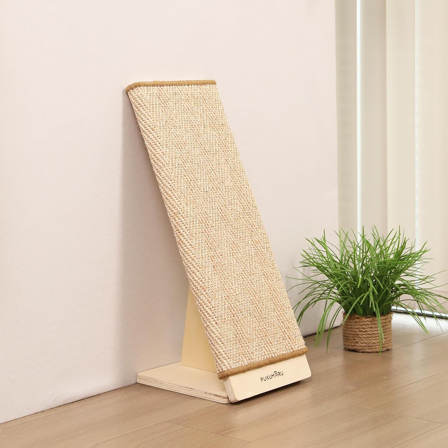 Detalle de FUKUMARU Griffoir pour chat 60 cm en sisal naturel avec rampe et tapis interchangeable (cadre en bois robuste forme de L)