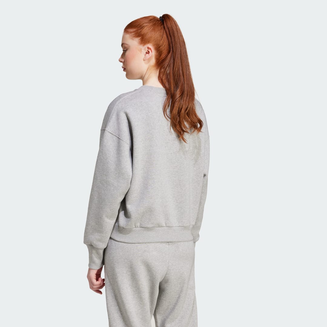 Detalle 2 de Sudadera Adidas ALL SZN Fleece Loose gris: comodidad de estilo relajado
