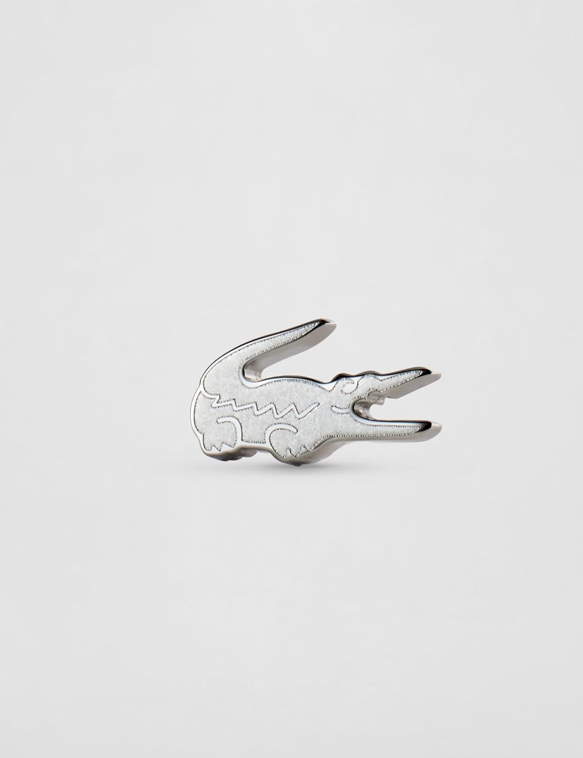 Detalle de Lacoste Ohrstecker aus der CROCODILE Kollektion – Edelstahl, Krokodillogo, verfügbar in Silber, Gelbgold oder Roségold
