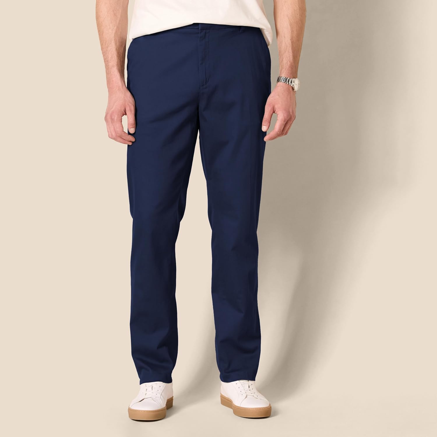 Thumbnail 4 de Amazon Essentials Men’s Slim-Fit Wrinkle-Resistant Flat-Front Stretch Chino Trousers