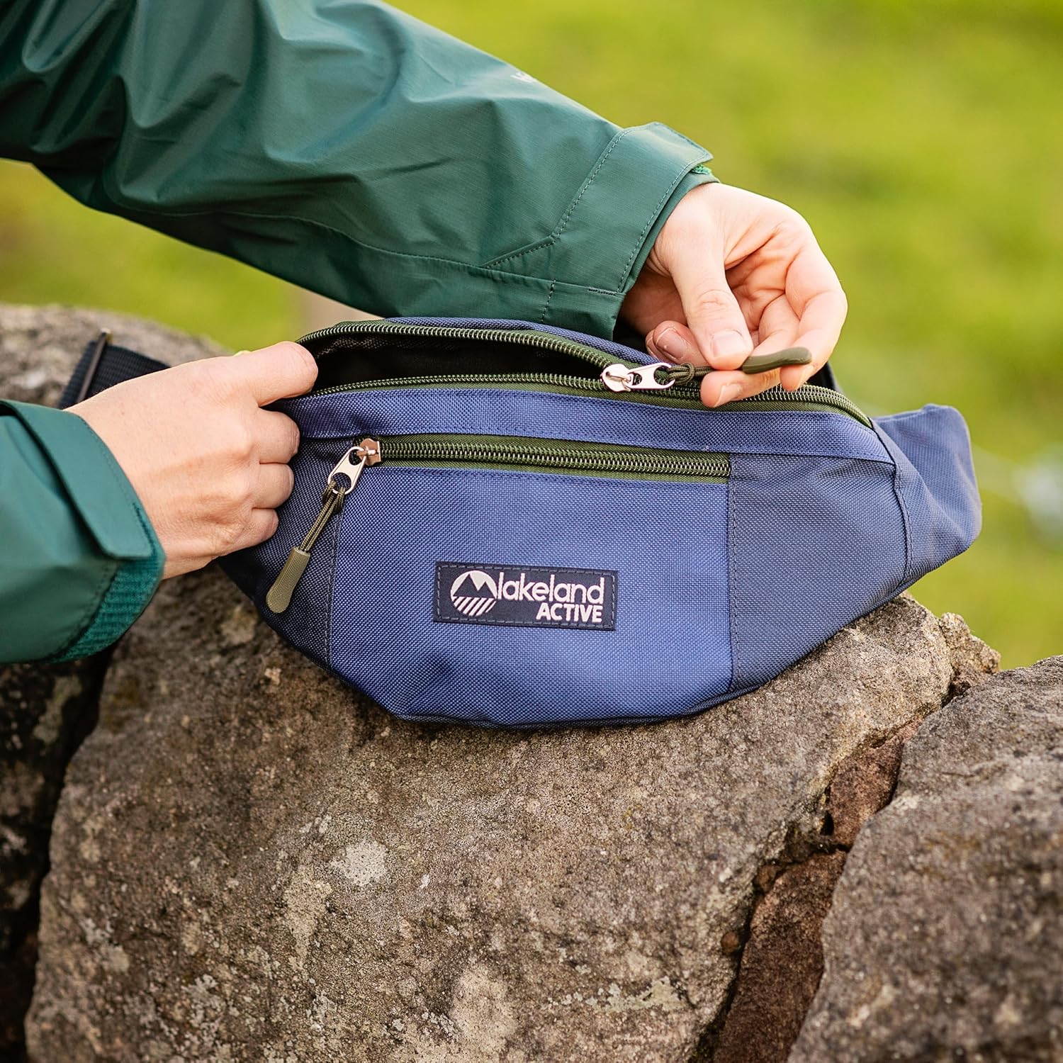 Detalle de Lakeland Active Mossband Lightweight Bum Bag - Navy/Blue/Green