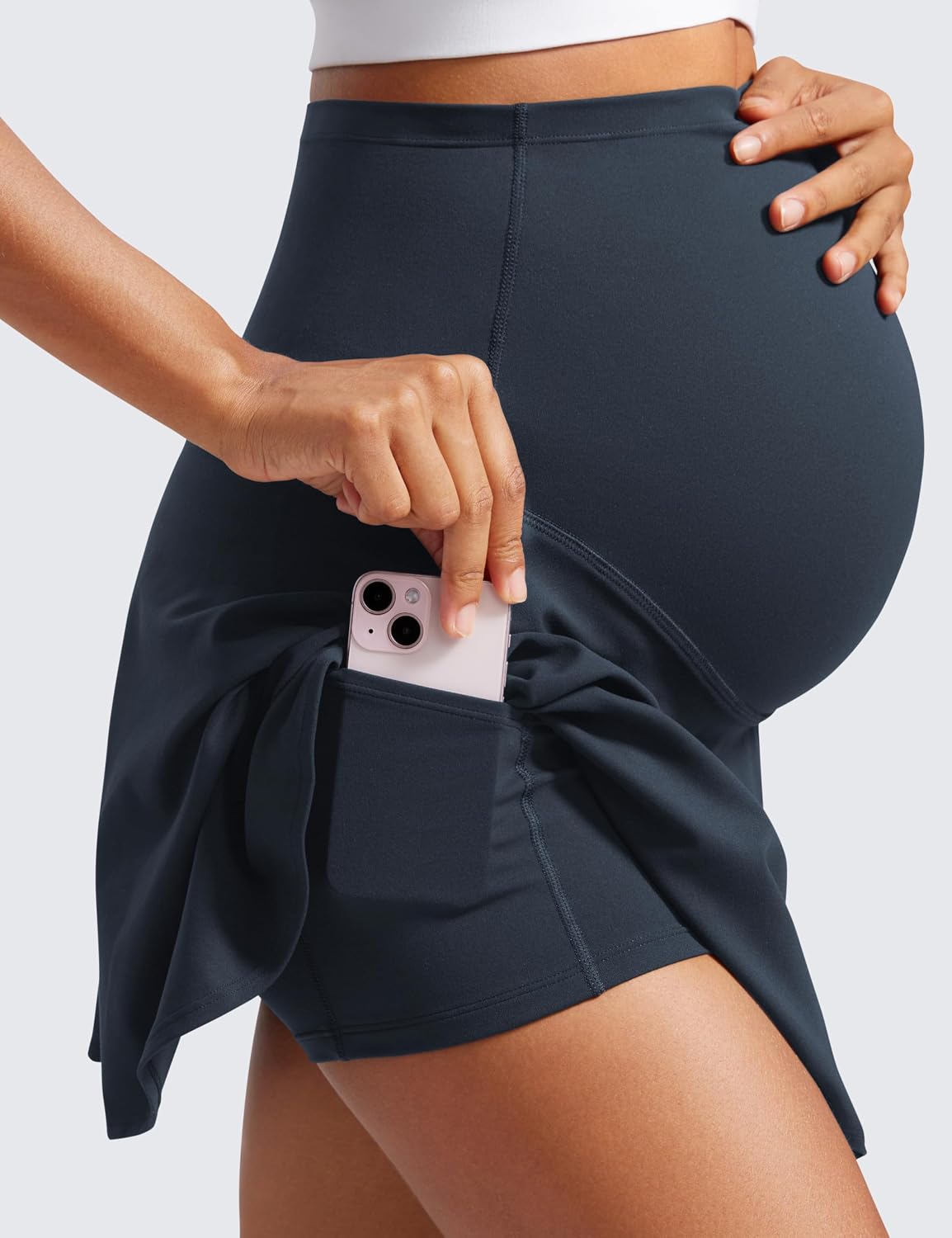 Detalle 2 de Butterluxe Maternity Tennis Skirt with Over-the-Belly Inner Shorts and Pockets