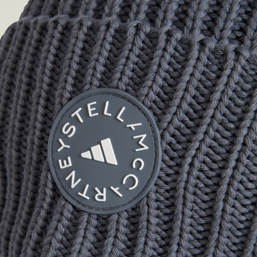 Detalle de Gorro adidas by Stella McCartney – Negro