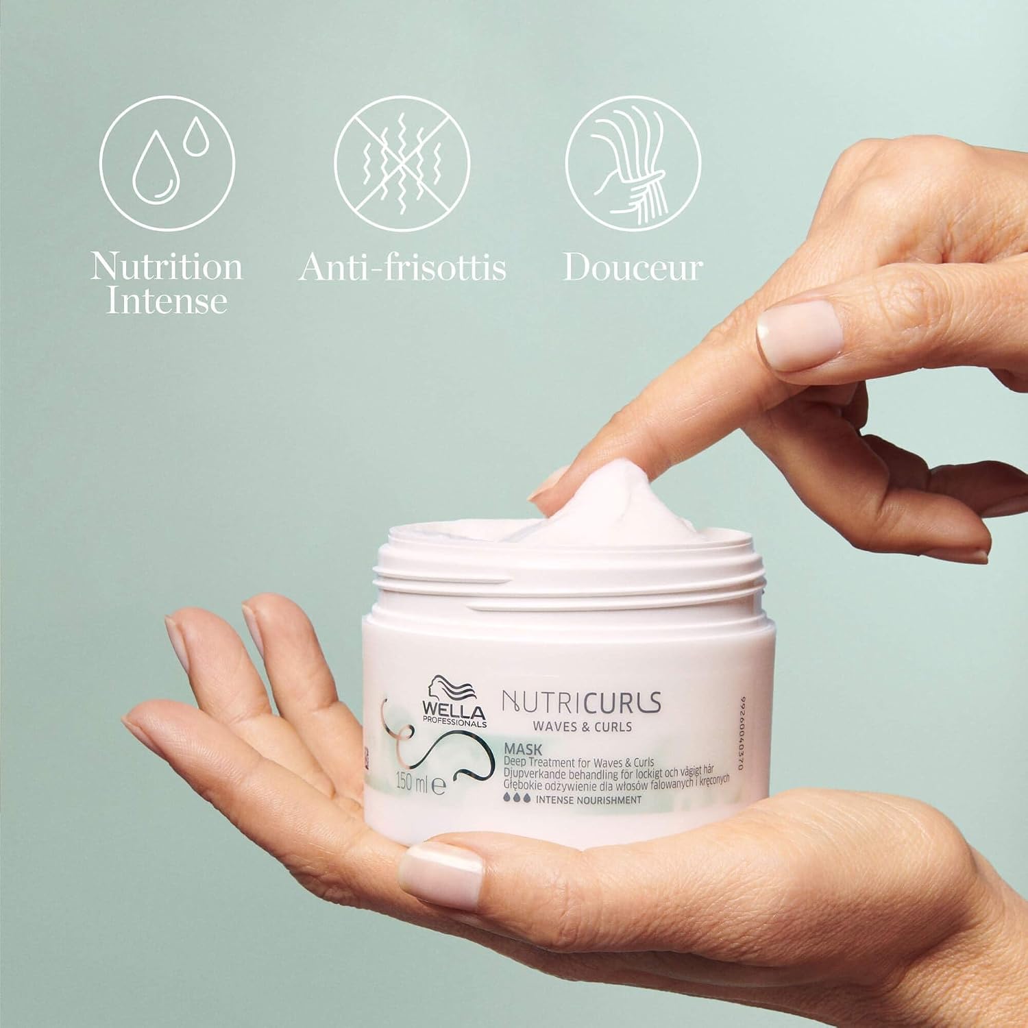 Detalle de Wella Professional NUTRICURLS Masque soin nourrissant intense pour cheveux ondulés et bouclés