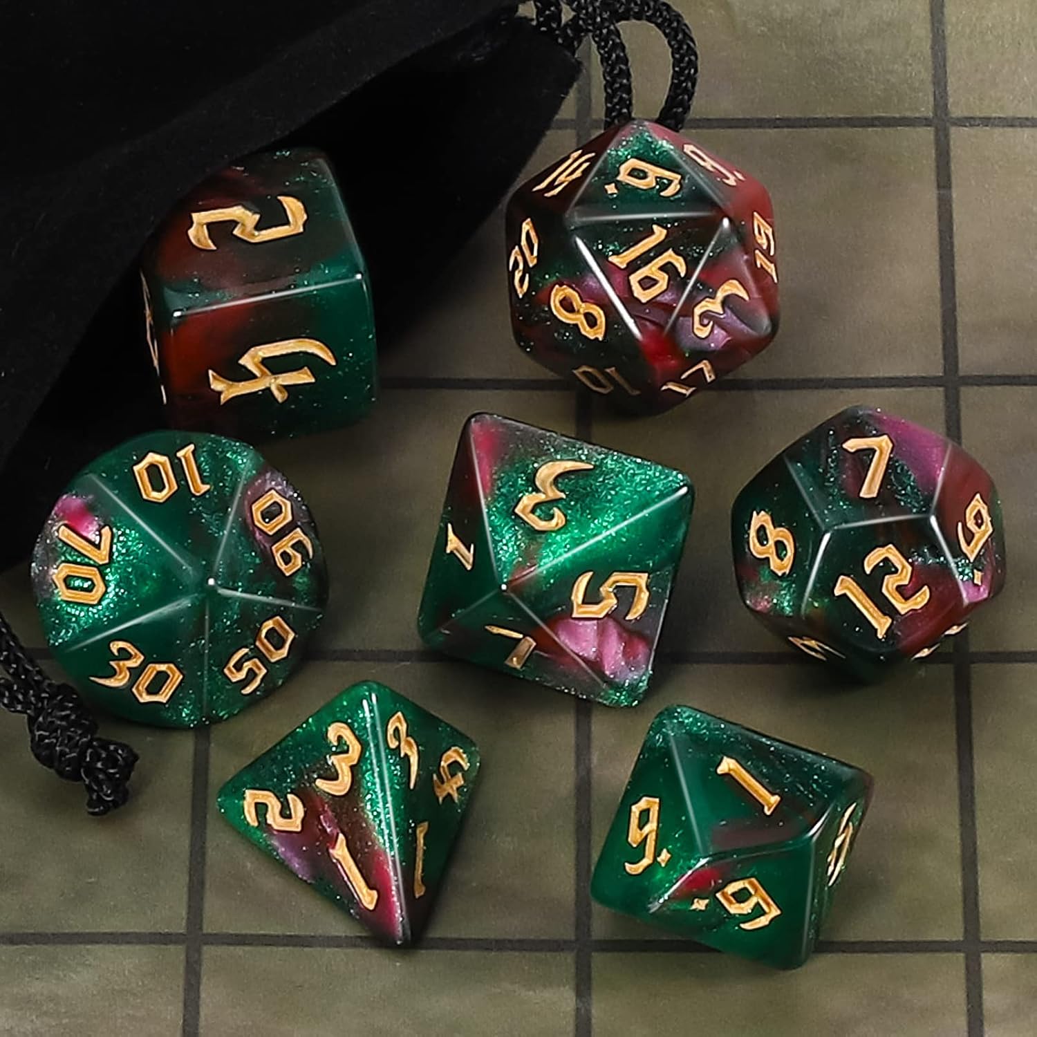 Detalle 2 de QMAY DND Dice Set: i 7 dadi poliedrici in acrilico con glitter verde e rosso