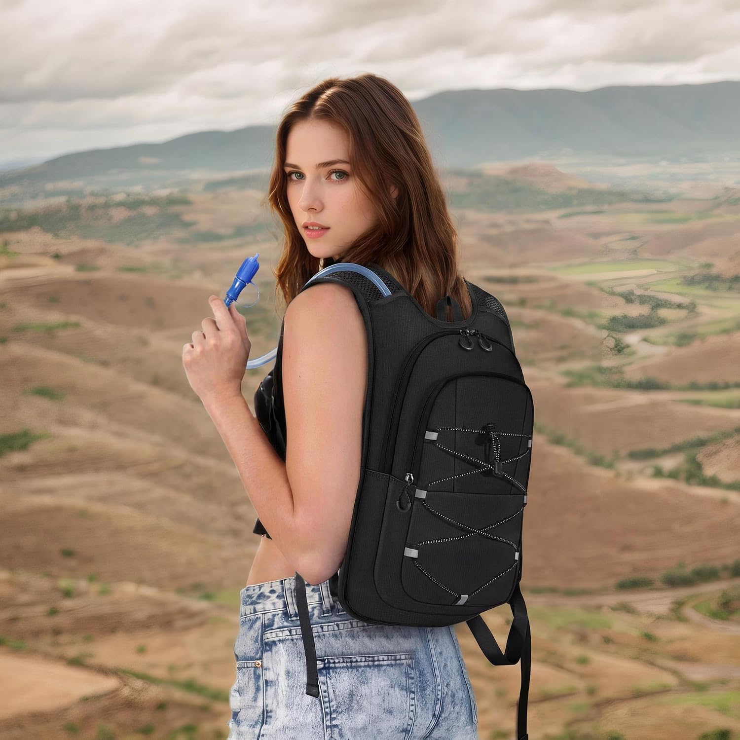 Detalle de MIYCOO Hydration Backpack (2L Hydration Bladder) Lightweight Water Backpack for Running, Hiking, Cycling