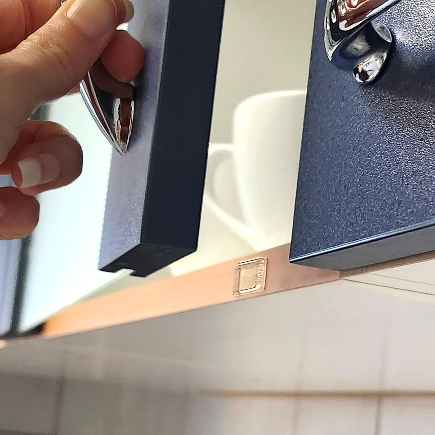 Detalle 2 de Tamponi paracolpo elastici autoadesivi quadrati in poliuretano trasparenti