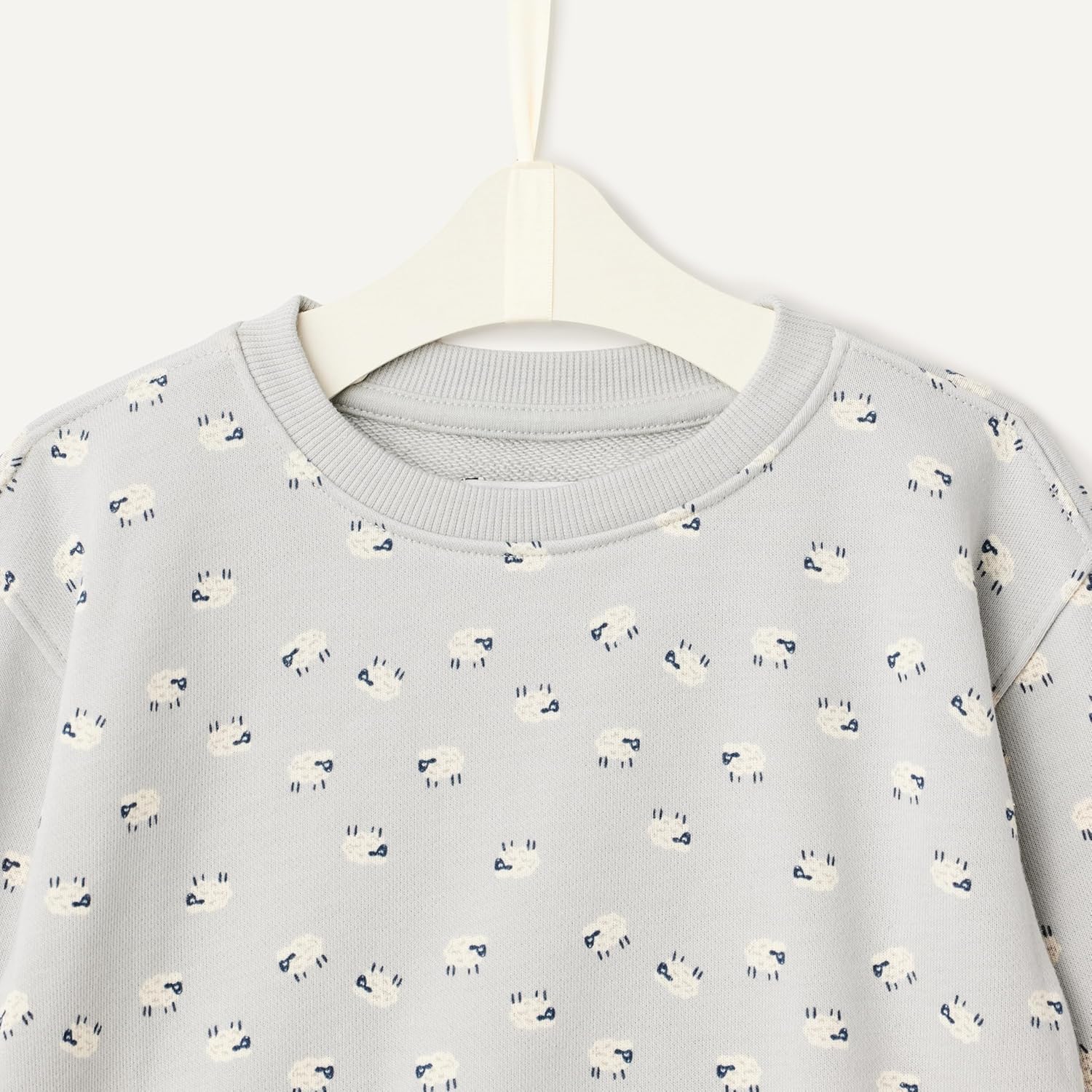 Detalle de Amazon Essentials x Sofia Grainge Unisex Toddlers Sweatshirt & Sweatpant Set