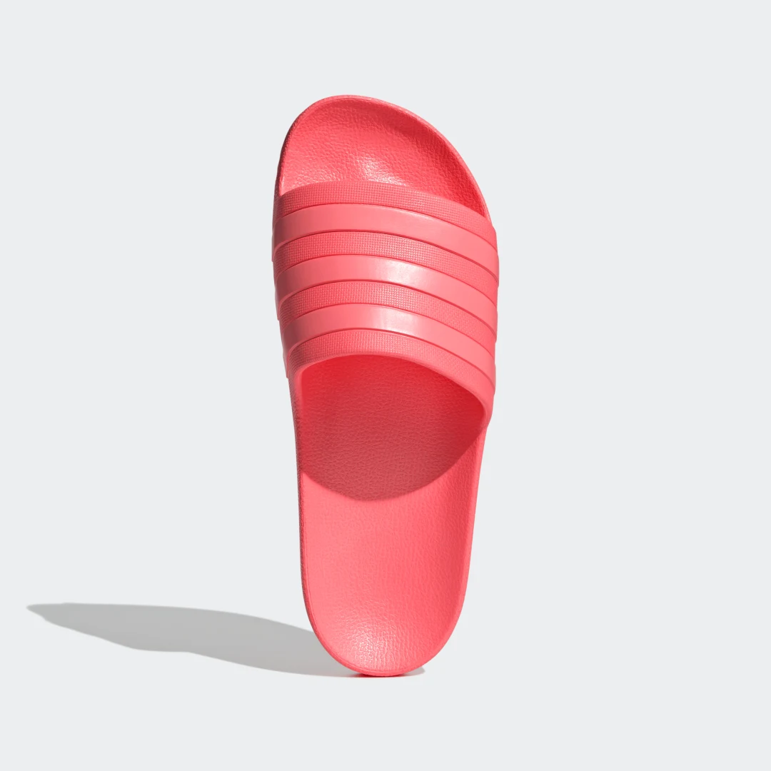 Detalle 2 de Adilette Aqua Rosa de Adidas: chancla cómoda para el verano