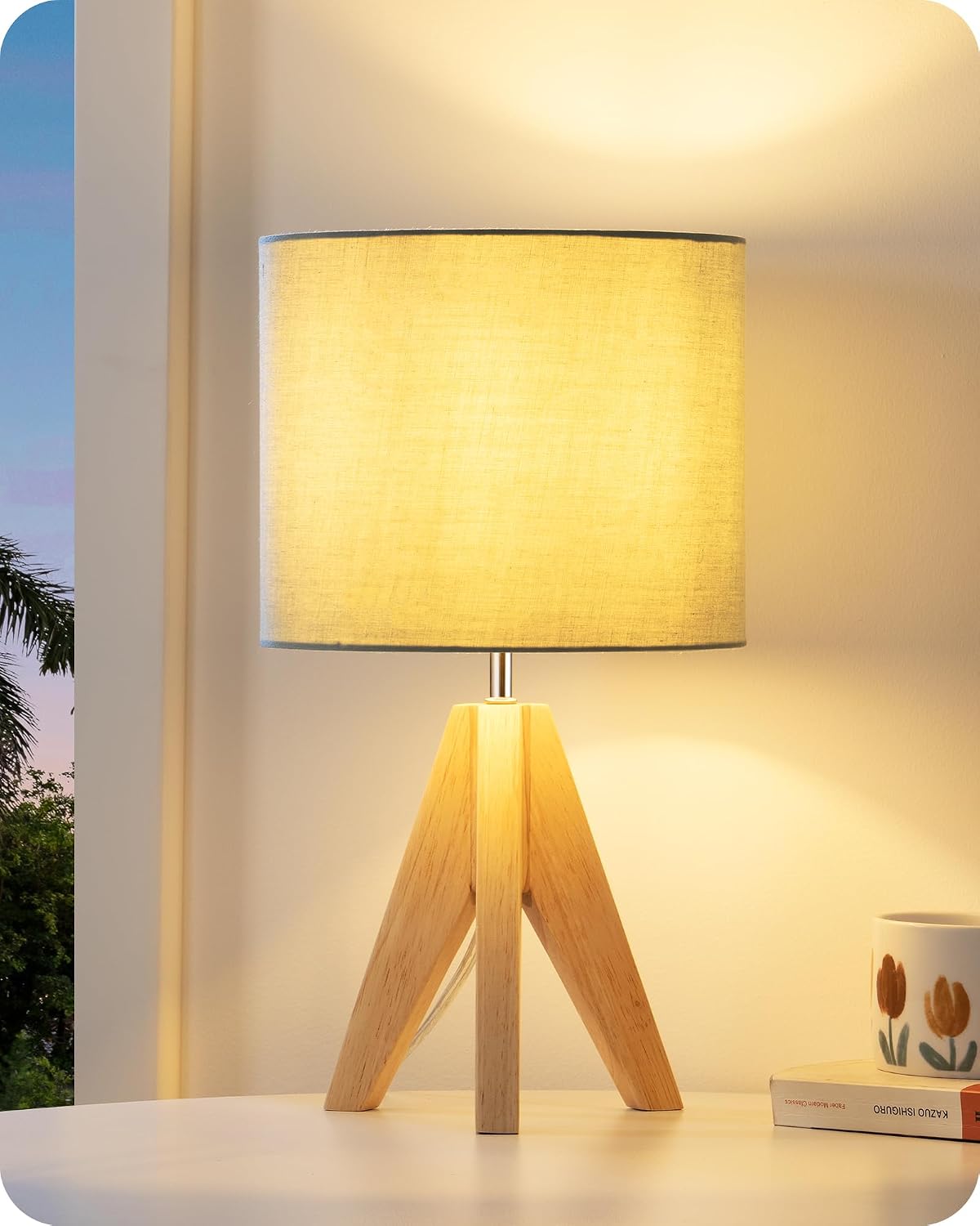 Detalle 2 de EDISHINE 36cm Bedside Lamp with Wooden Tripod Base and Bean Green Linen Shade (E27, 2700K LED bulb included)