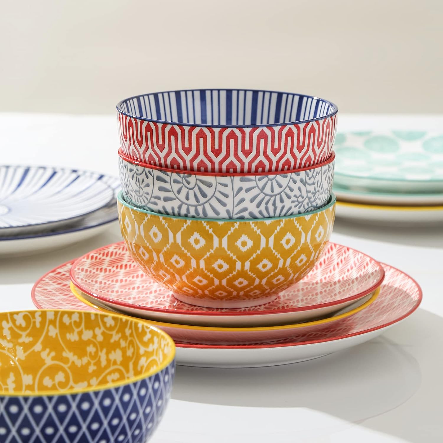 Detalle de Selamica 24-Piece Ceramic Dinnerware Set for 6 (10" Dinner Plates, 8" Salad Plates, 24 oz Bowls, 26 oz Pasta Bowls) in Assorted Colors