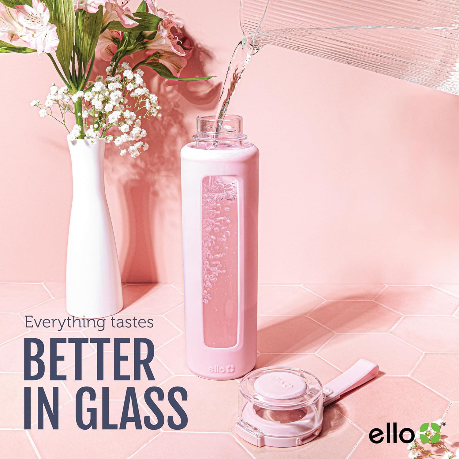 Detalle 2 de Ello Syndicate 20oz Reusable Glass Water Bottle with One-Touch Leak-Proof Flip Lid (Tech Blue)