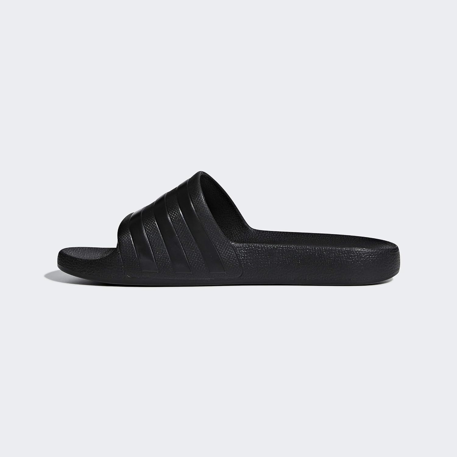 Detalle de Adidas Unisex Adilette Aqua Slides Core Black – pragmatic everyday comfort