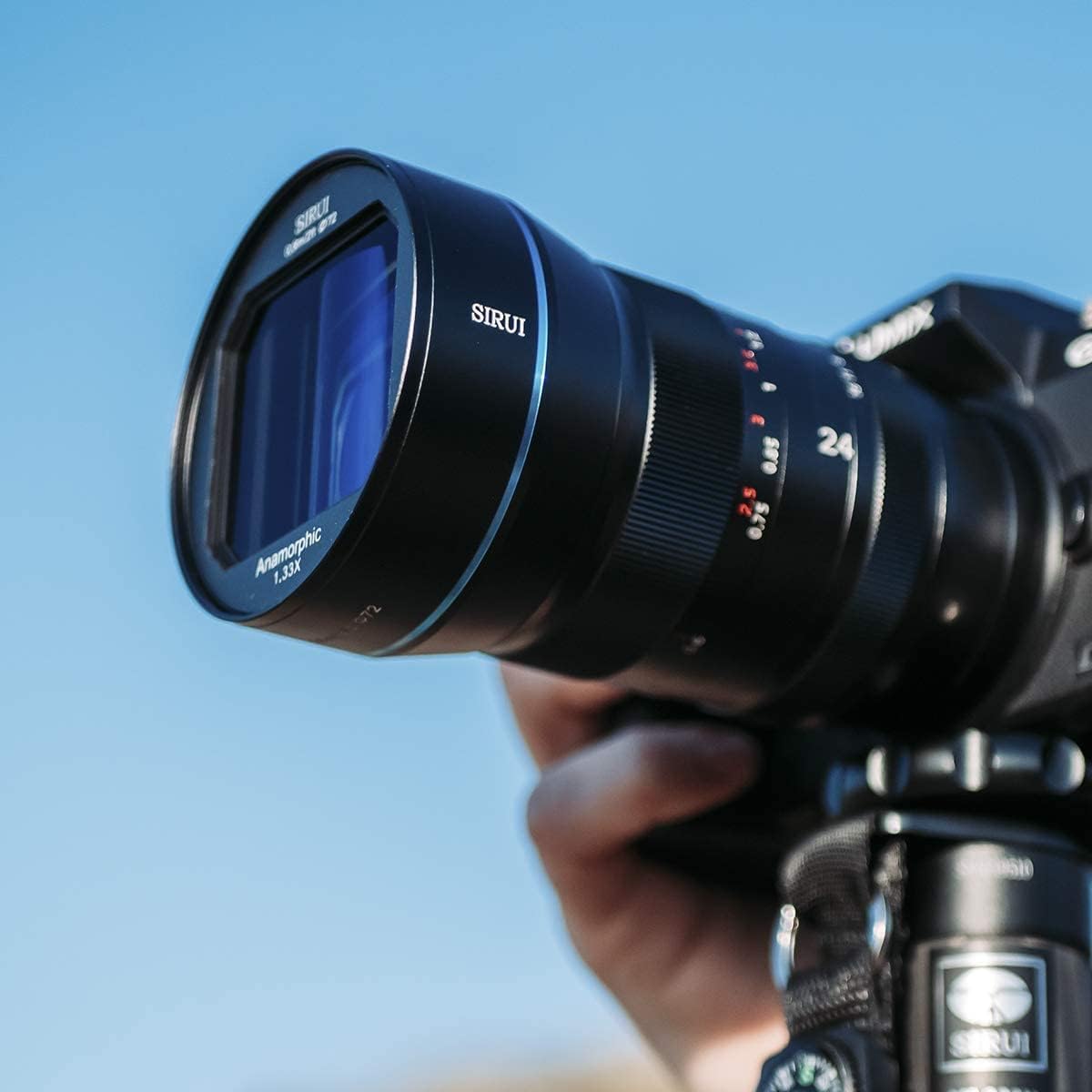 Detalle de Sirui SR24-L obiektyw anamorficzny 24 mm F2.8, 1,33×, mocowanie L