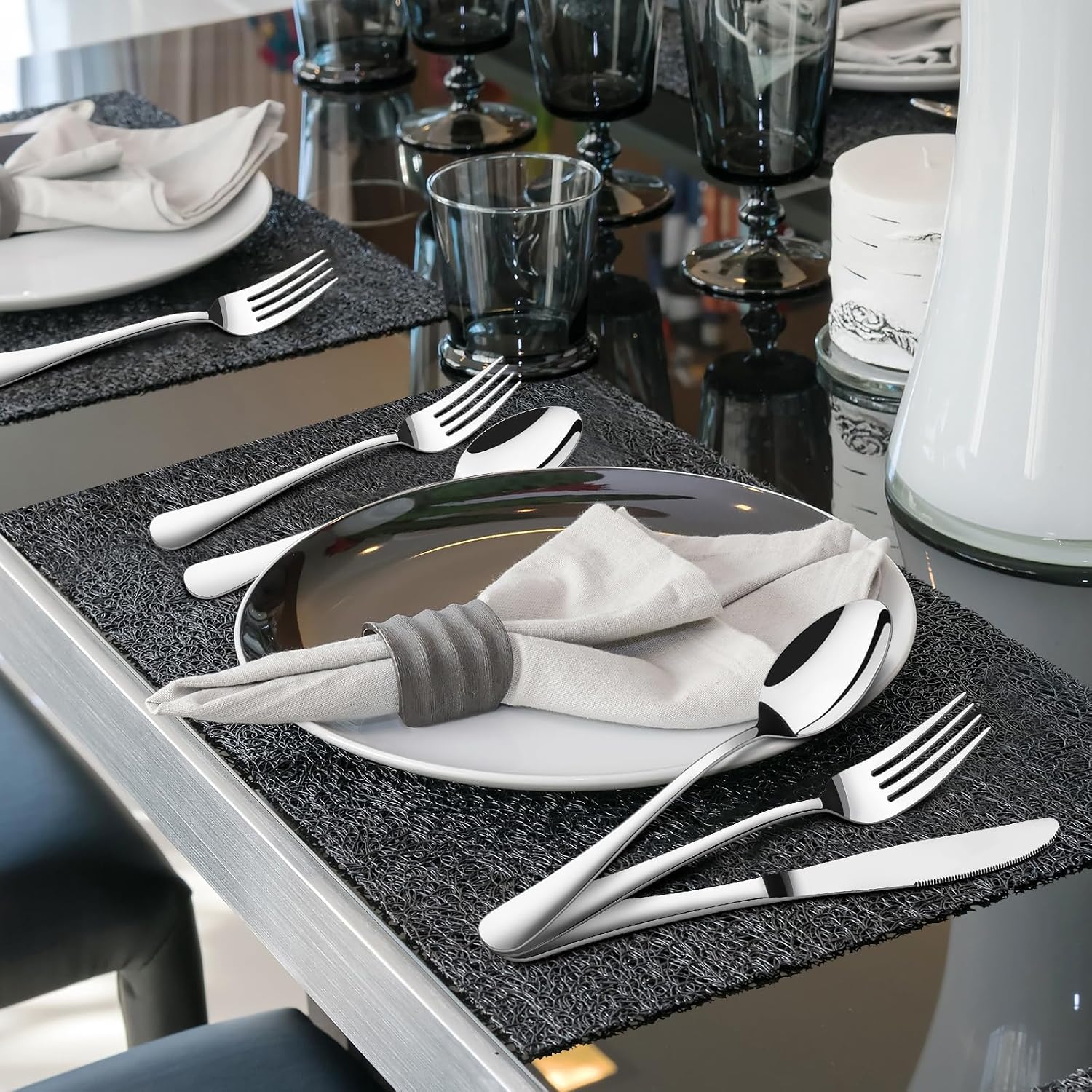 Detalle 2 de 40-Piece Stainless Steel Silverware Set