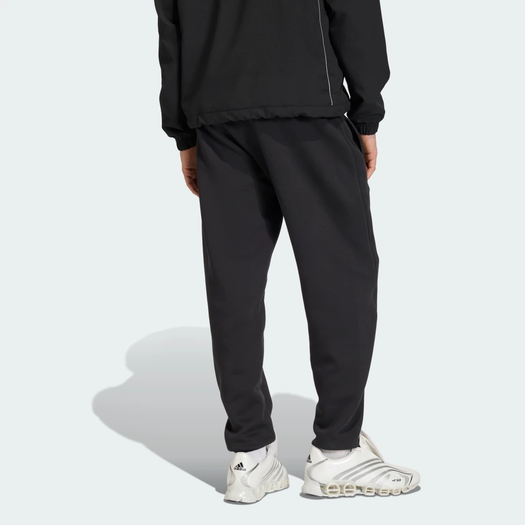 Detalle 2 de PANTALÓN CON PUÑOS SPACER CUTLINE REGULAR de Adidas — versatilidad y estilo urbano