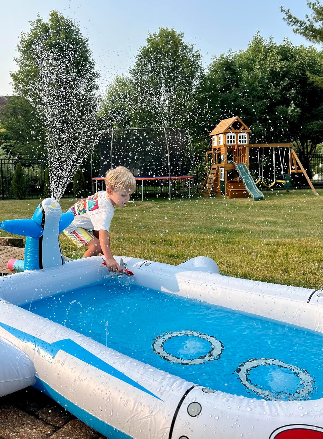 Detalle 2 de Kiddie Pool for Toddlers 3-in-1 Splash Pad (68 in) — Inflatable Sprinkler Water Play Mat for Kids Ages 4–8