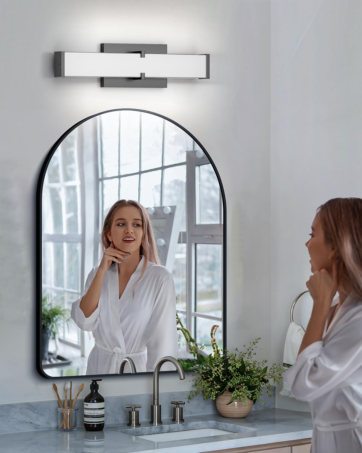 Detalle 2 de HOPAI L 16-inch Bathroom Vanity Light, 5 CCT, Dimmable, Matte Black