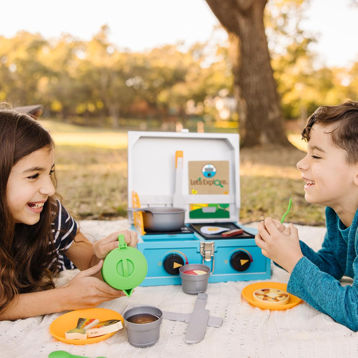 Detalle 2 de Melissa & Doug Let’s Explore – Set da Gioco Cucinare all’Aperto in Legno (27 pezzi), per bambini 3+ anni