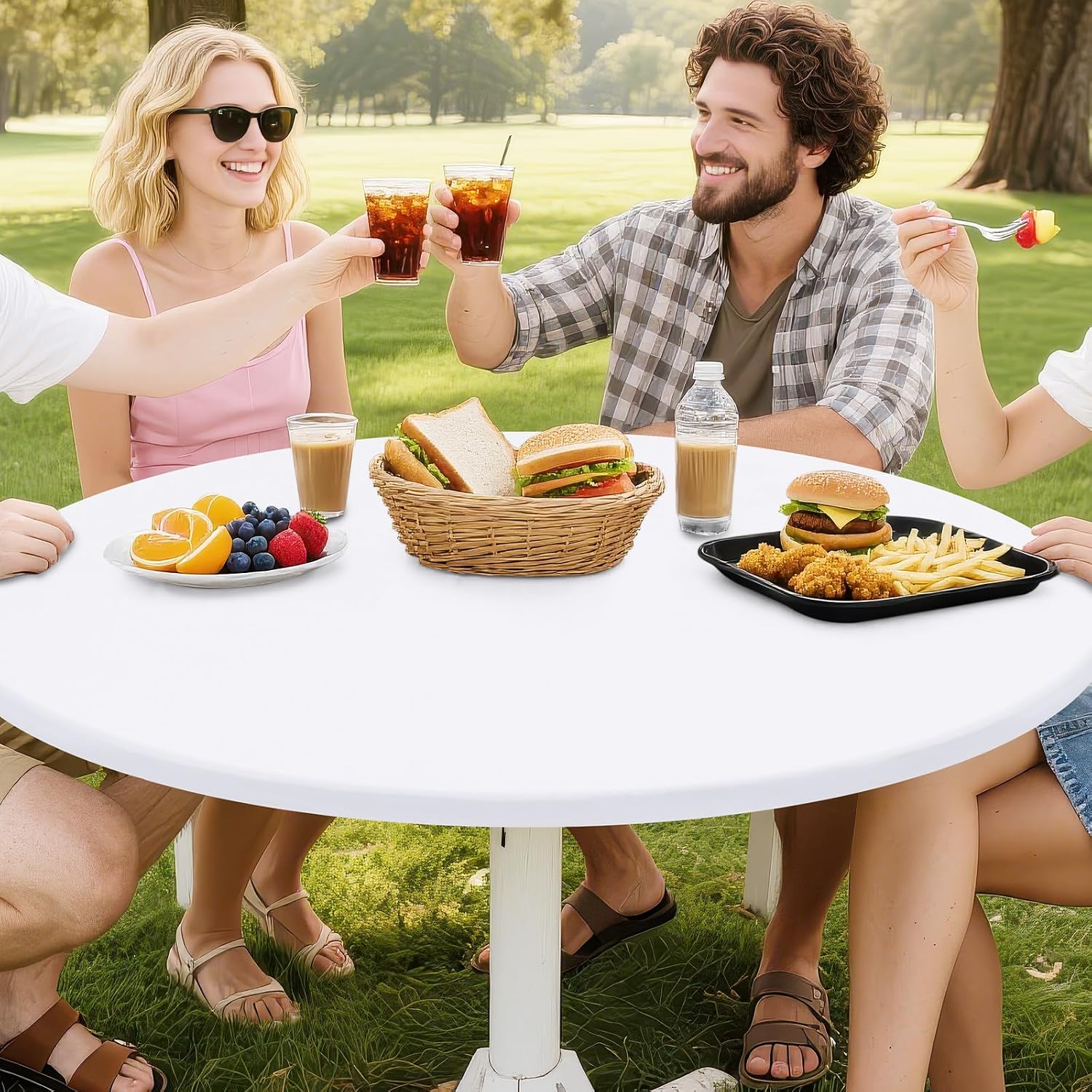 Detalle 2 de Smiry Round Stretch Tablecloth for 45–56-Inch Tables