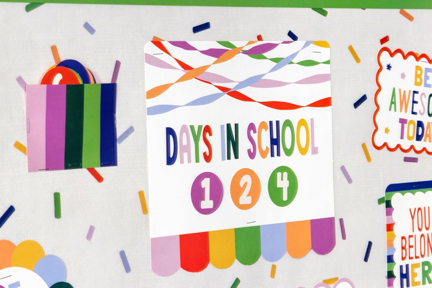 Detalle 2 de Teacher Created Resources Classroom Calendar Bulletin Board, 110 Pieces