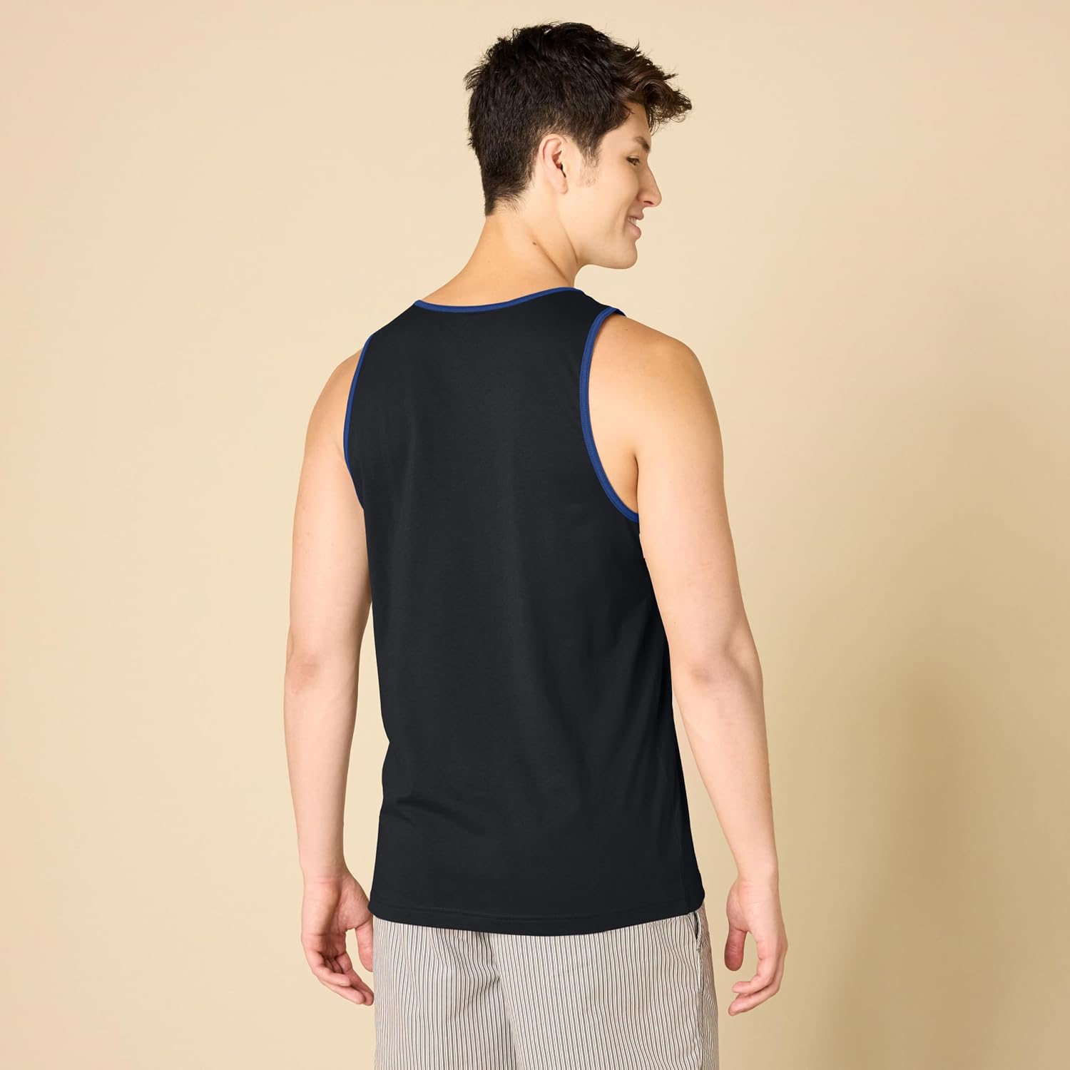 Detalle 2 de Amazon Essentials Herren Tanktop, Normale Passform – Bequemes Basic für heiße Tage