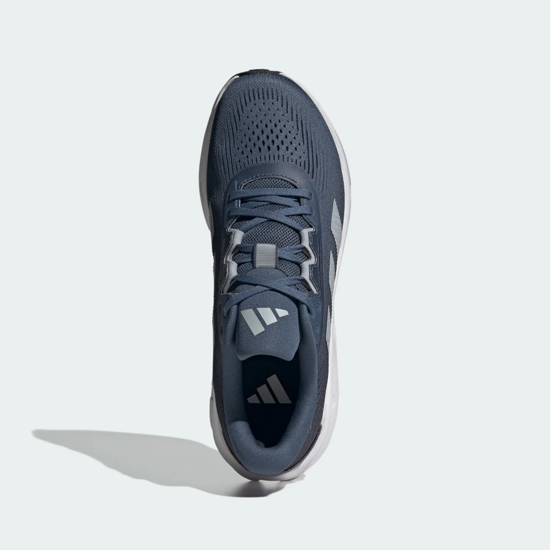 Detalle 2 de Adidas Questar 3: zapatilla de running azul para entrenos diarios