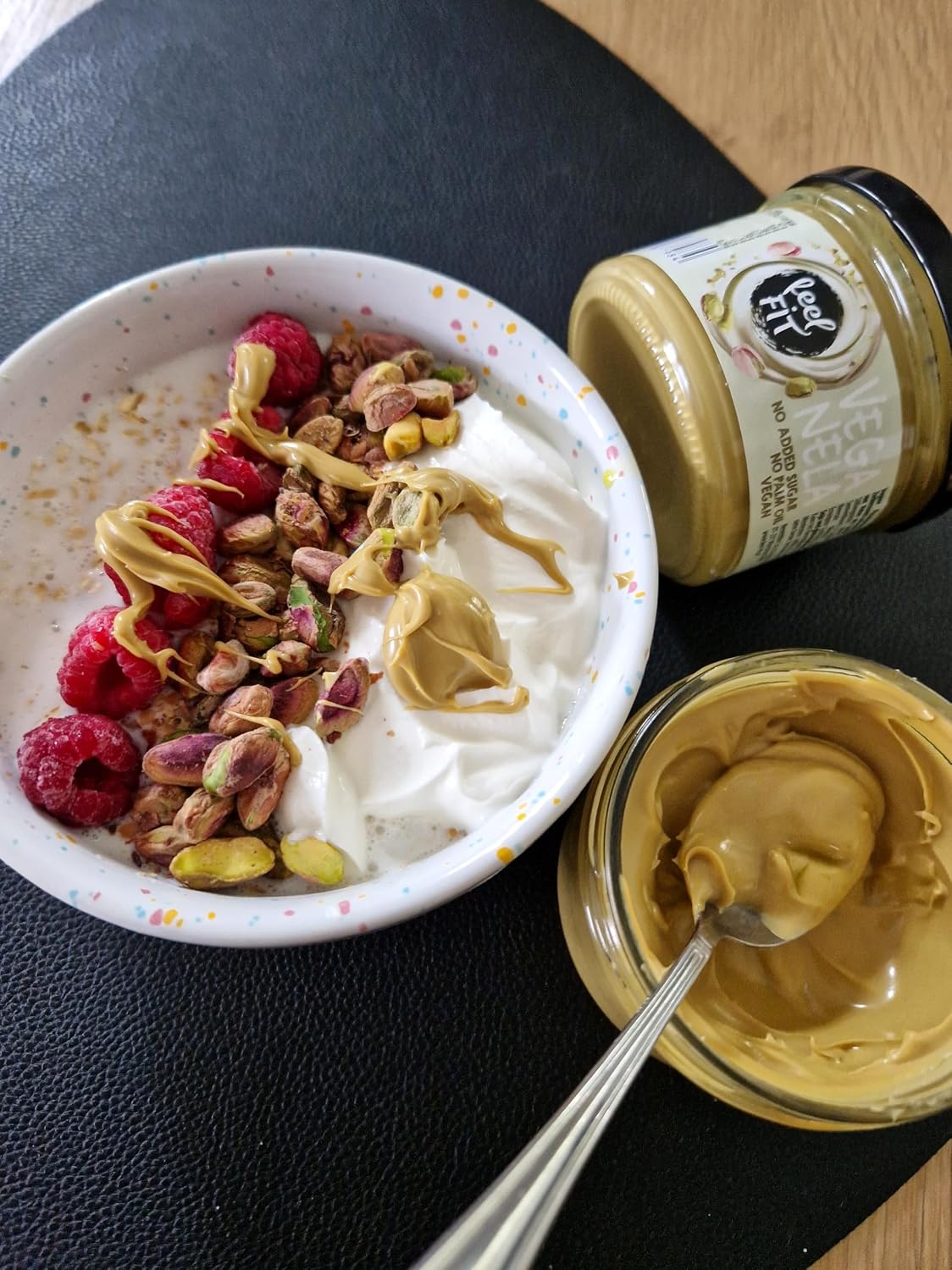 Detalle de Feel FIT VEGANELA Pistazie 45% – vegane Pistaziencreme ohne Zuckerzusatz, 2 x 200 g