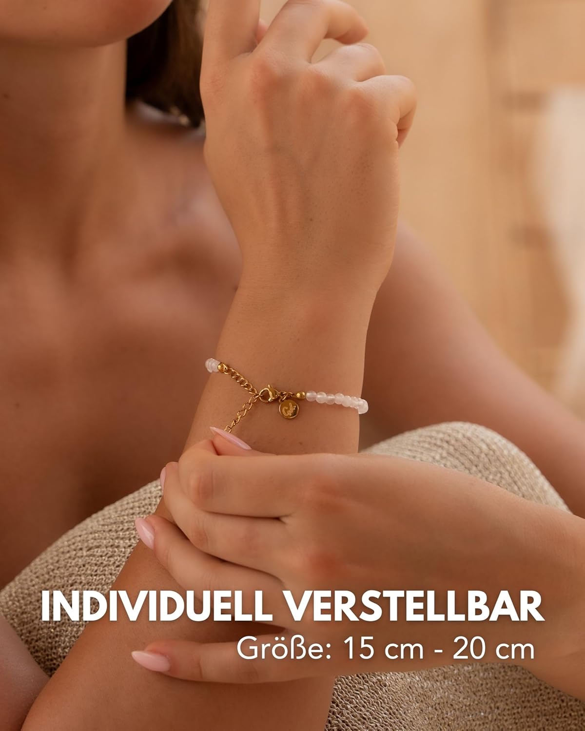 Detalle de GD GOOD.designs Perlenarmband Damen – Naturstein 4 mm, verstellbar 15–19 cm, 18K vergoldet, wasserfest