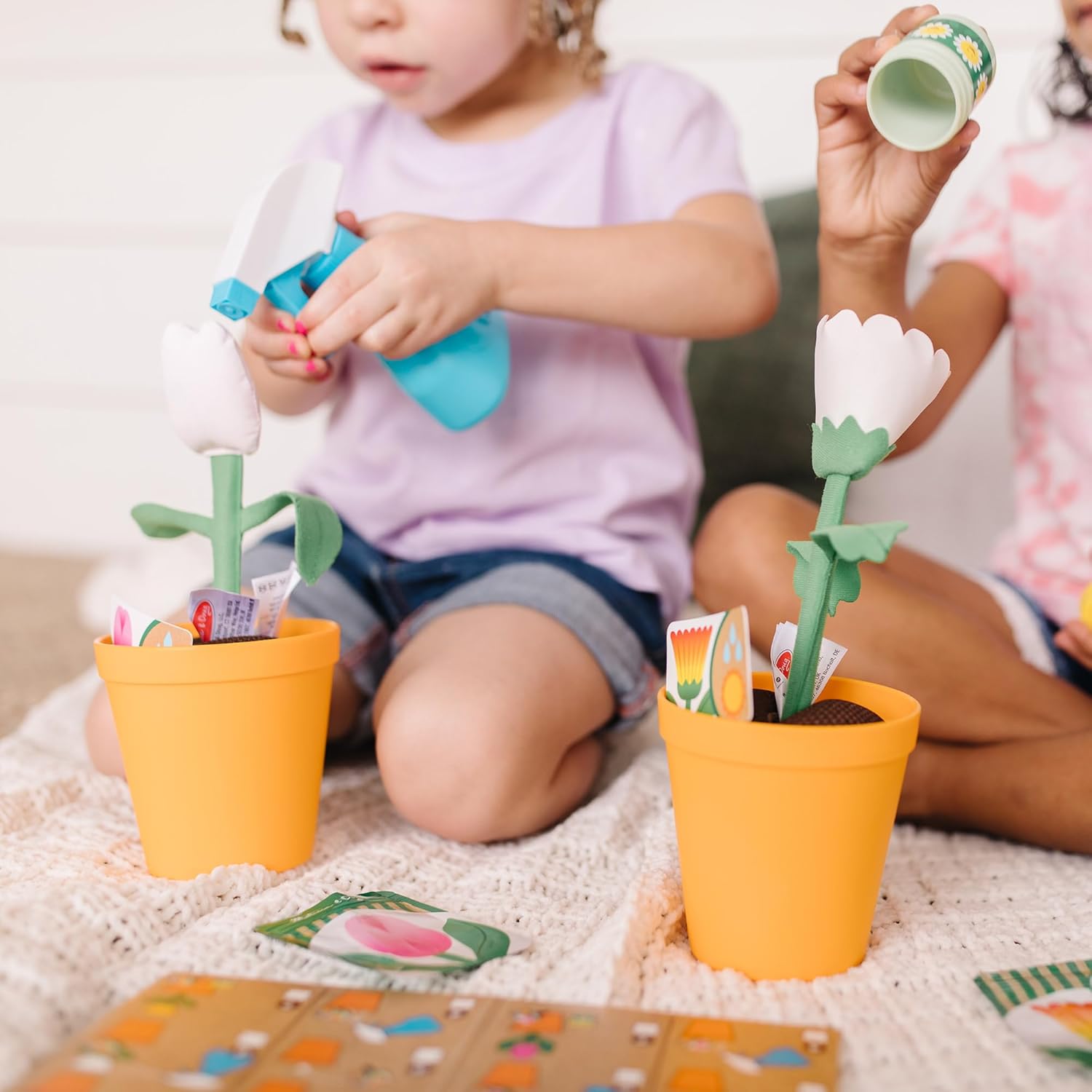 Thumbnail 7 de Melissa & Doug Let's Explore Juguete de Riego y Cambio de Color