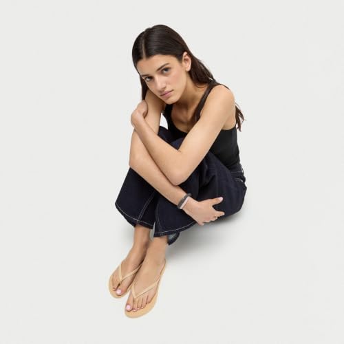 Detalle de Havaianas Slim Logo Pop Up: chanclas con logo en contraste para mujer