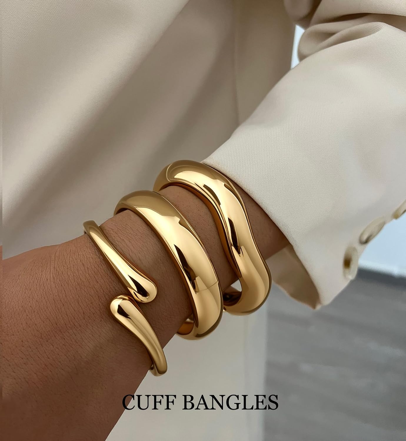 Detalle 2 de Gold-Plated Bangle Bracelet Set, 3-Piece
