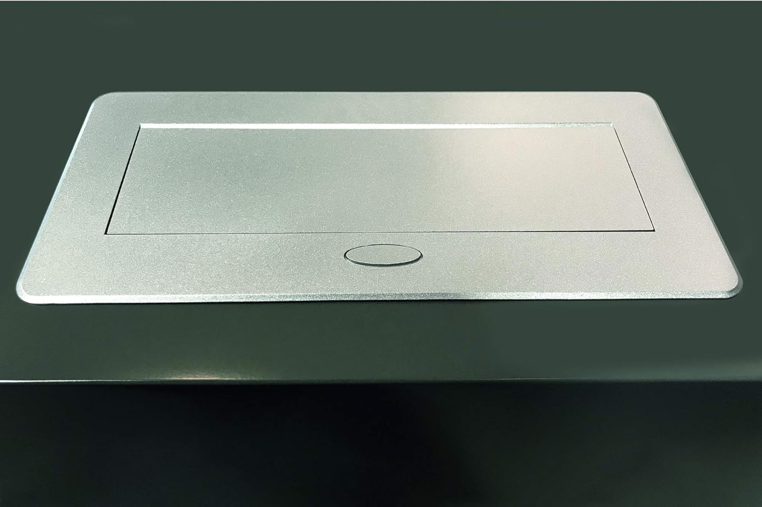 Thumbnail 4 de Emuca Ausziehbare Vielfachsteckerleiste für Tischintegration – USB, RJ45, HDMI, 2 Schuko, 225×111 mm Einbau