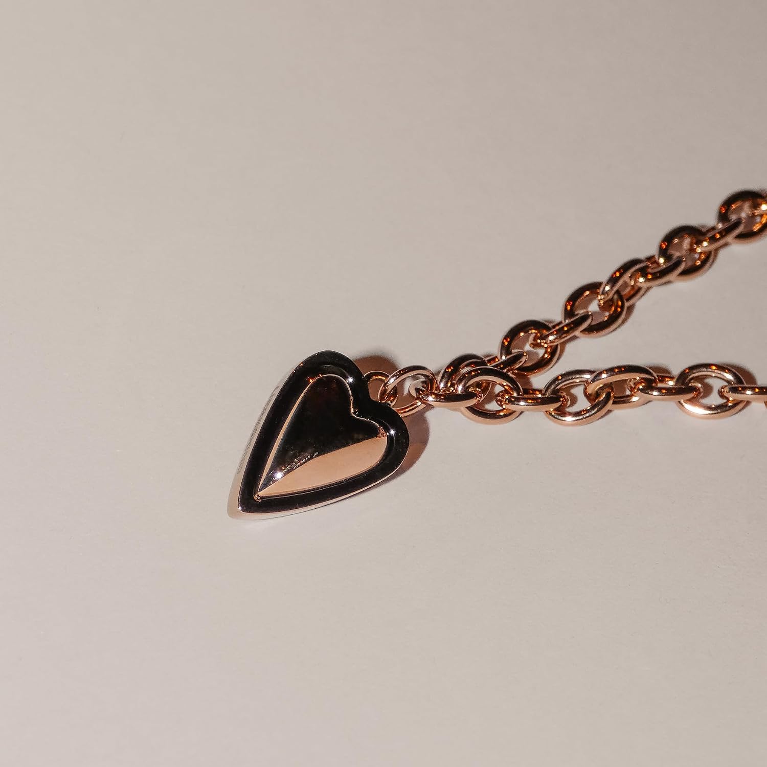 Detalle de LIEBESKIND BERLIN Damen Schmuck mit Herz – Funkelnde Kette aus Edelstahl, Roségold-Option, passend zu Armband und Ohrringen