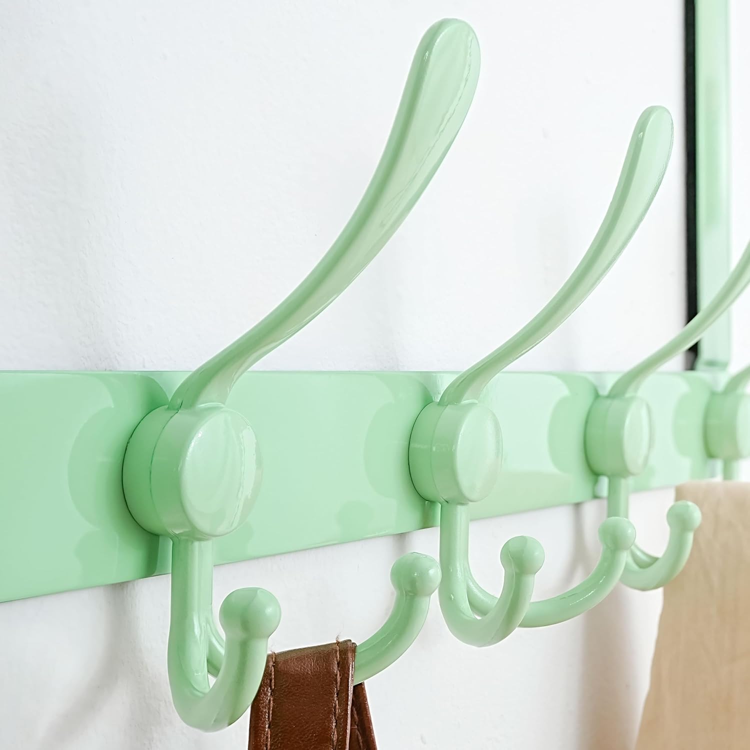 Detalle 2 de Dseap Over-the-Door Hook Rack, 5 Tri-Hooks