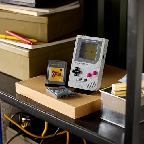 Detalle de LEGO Super Mario Game Boy Building Set for Adults (72046): a nostalgic Nintendo display model