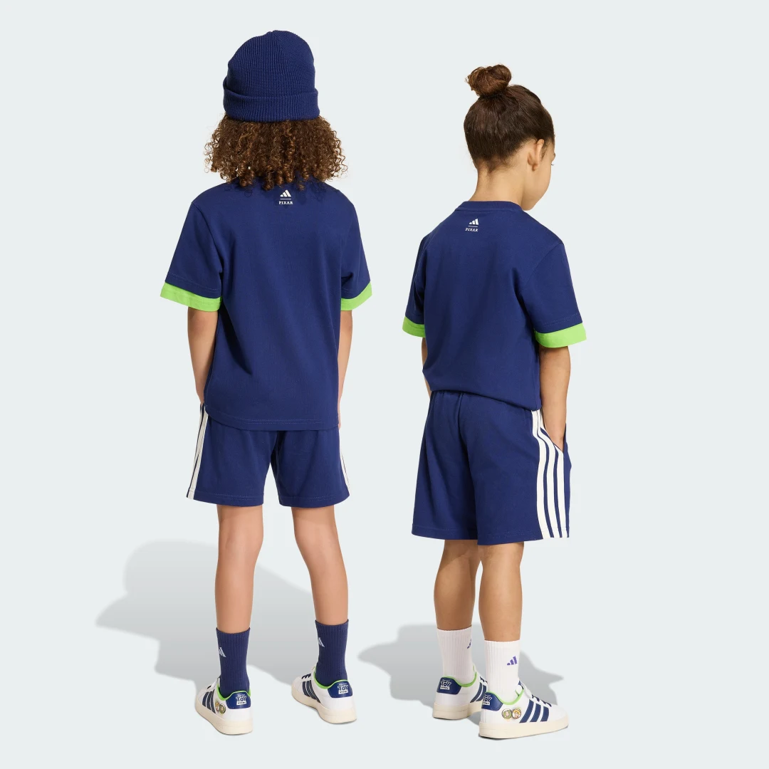 Detalle 2 de Conjunto con camiseta Adidas Pixar Toy Story – edición azul