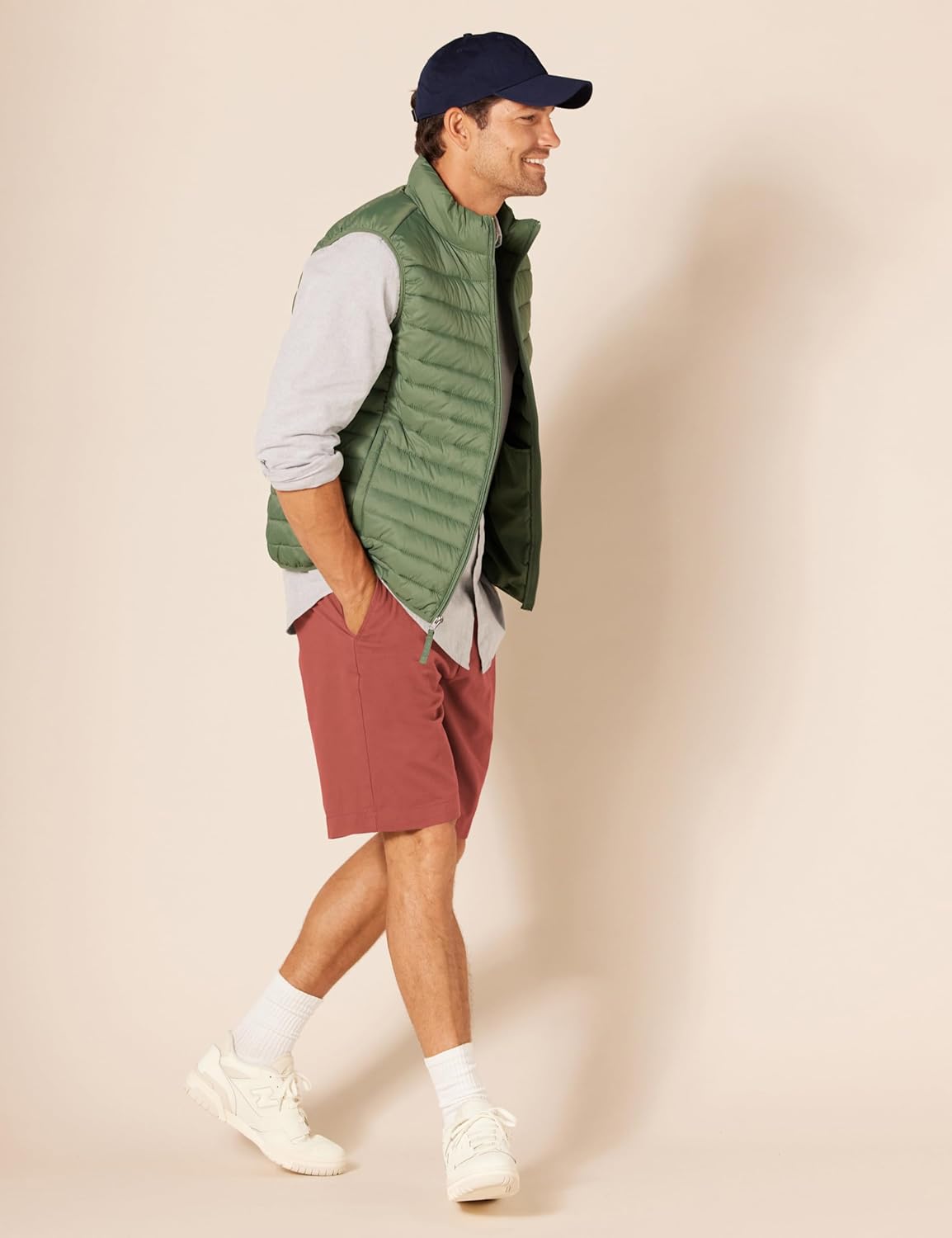 Thumbnail 2 de Amazon Essentials Men’s Classic Fit 9" Pocketed Chino Shorts (23cm) – cotton twill everyday shorts