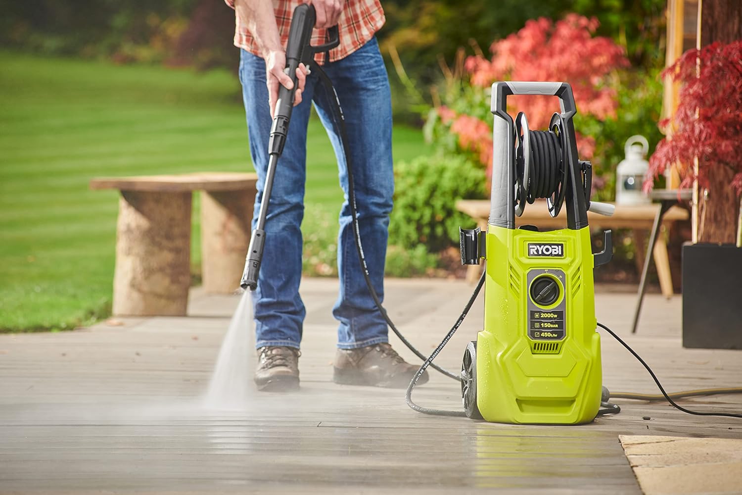 Detalle de RYOBI Nettoyeur Haute Pression 2000 W – 150 Bar, 450 L, Flexible 8 m, Enrouleur – Réservoir détergent intégré – Lance Vario & Turbo – Brosse rotative – Référence RY150PWA