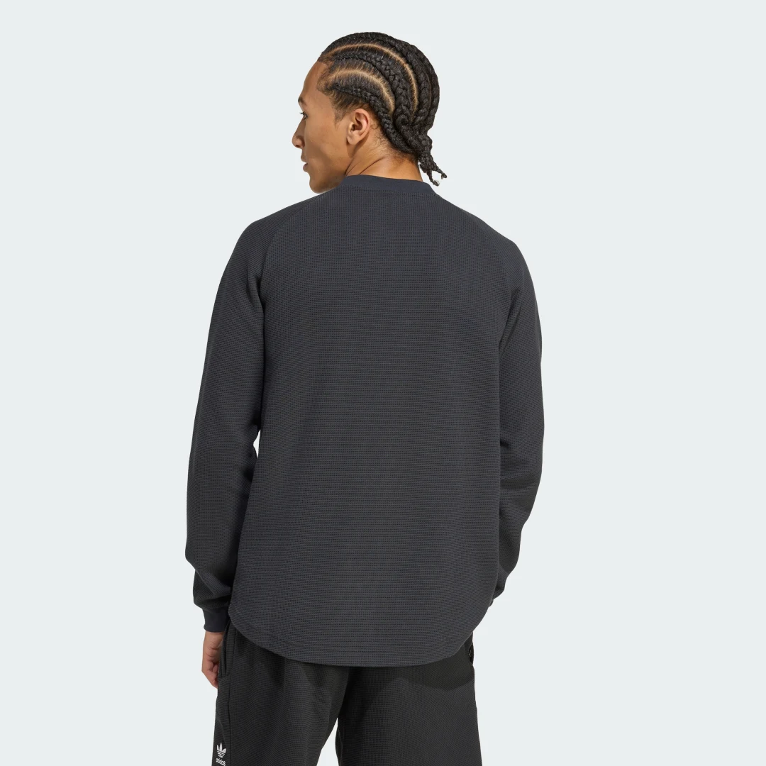 Detalle 2 de Camiseta Trefoil Essentials de Adidas - Color Negro