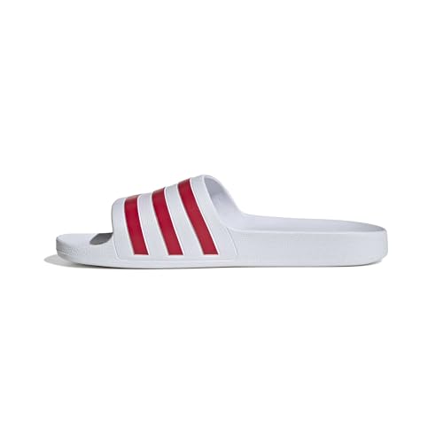 Detalle de Adidas Adilette Aqua Slides Unisex: horma clásica y comodidad para uso diario