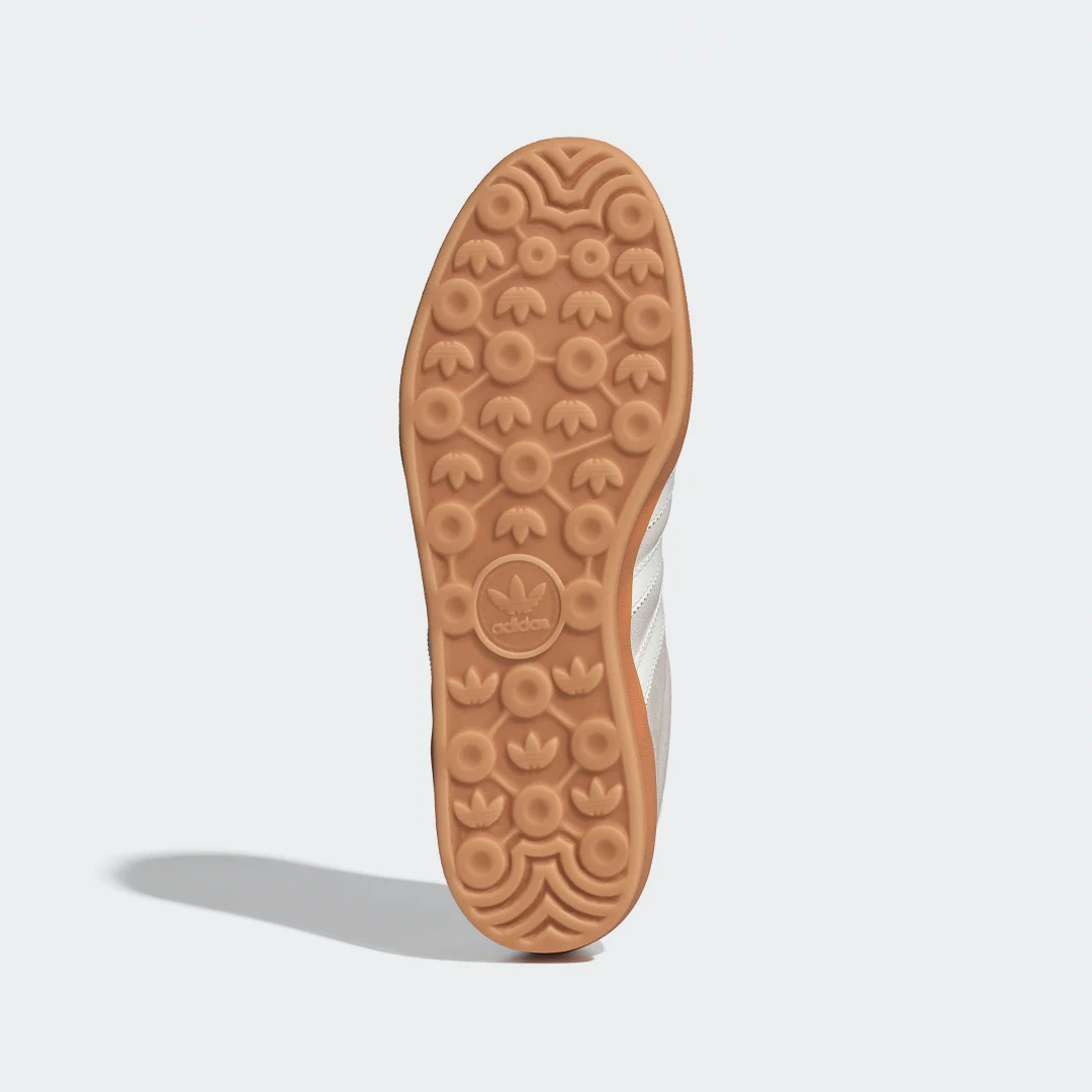 Detalle de Zapatilla Gazelle Indoor de Adidas: estilo clásico para interiores