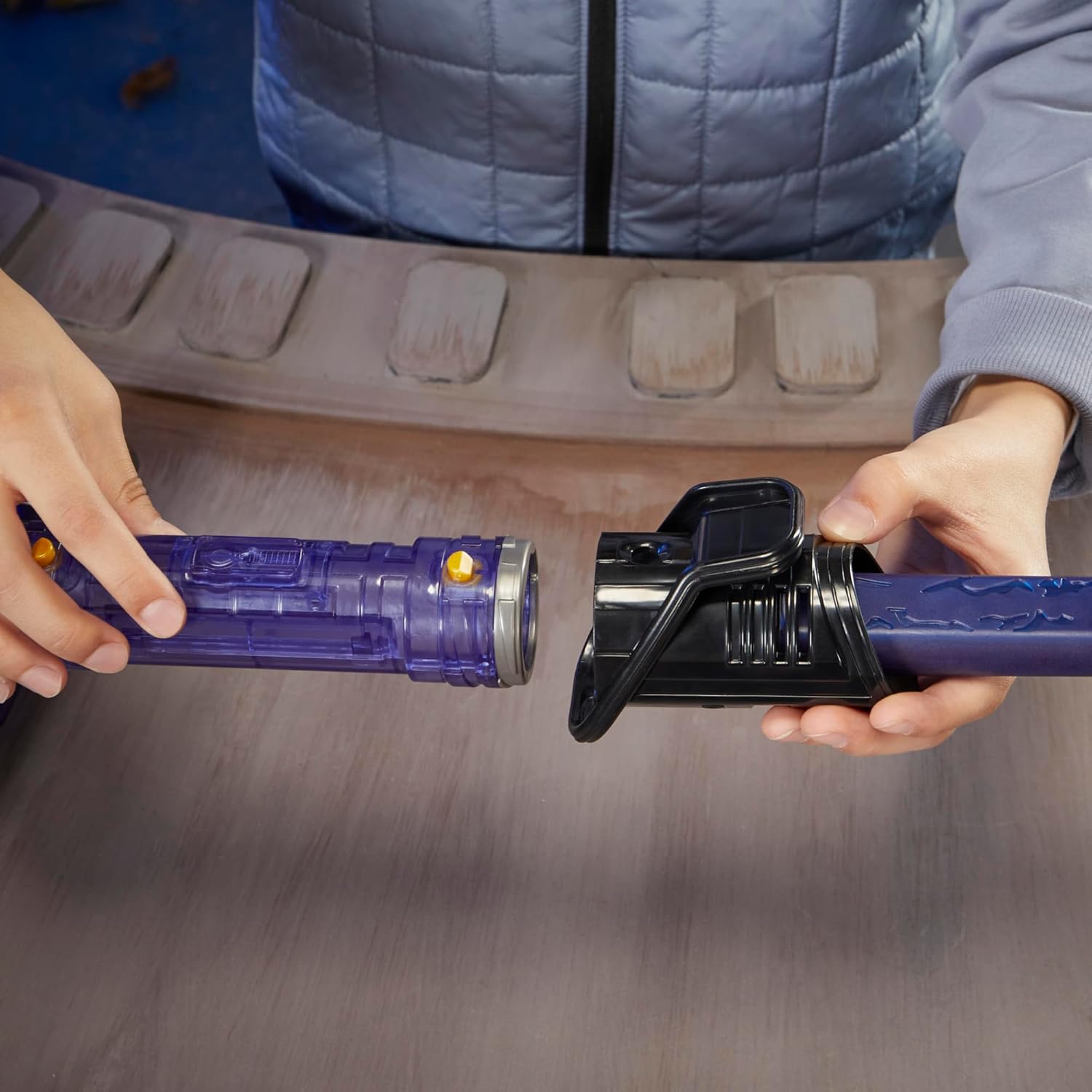 Thumbnail 6 de Star Wars Lightsaber Forge Kyber Core Darksaber Electronic Toy – A Customisable Roleplay Accessory for Kids 4+