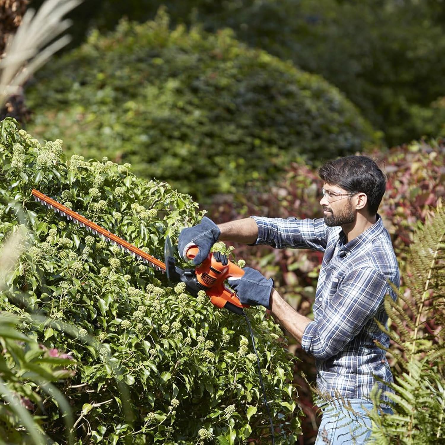 Detalle de Black+Decker BEHT201-GB Hedge Trimmer (240 V, 45 cm)