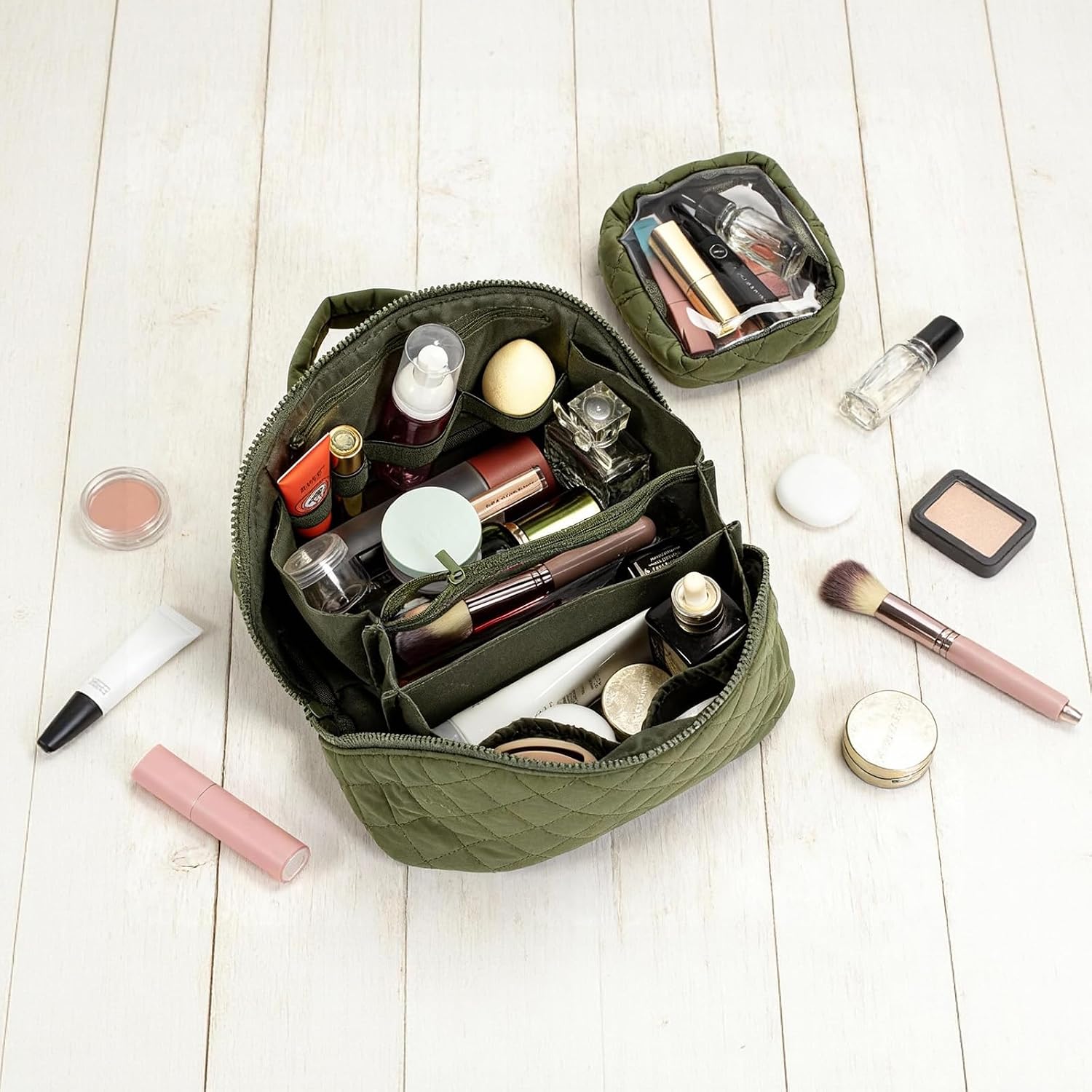 Detalle 2 de Lay-Flat Travel Makeup Bag, 180° pouch
